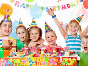 Hình ảnh Văn mẫu: Viết về bữa tiệc sinh nhật bằng tiếng Trung